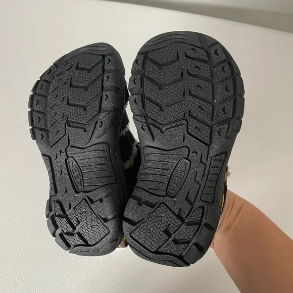 Keen Newport Fur BigFoot Gold Youth Kids Waterproof Shoes Size 11 - Picture 9 of 9